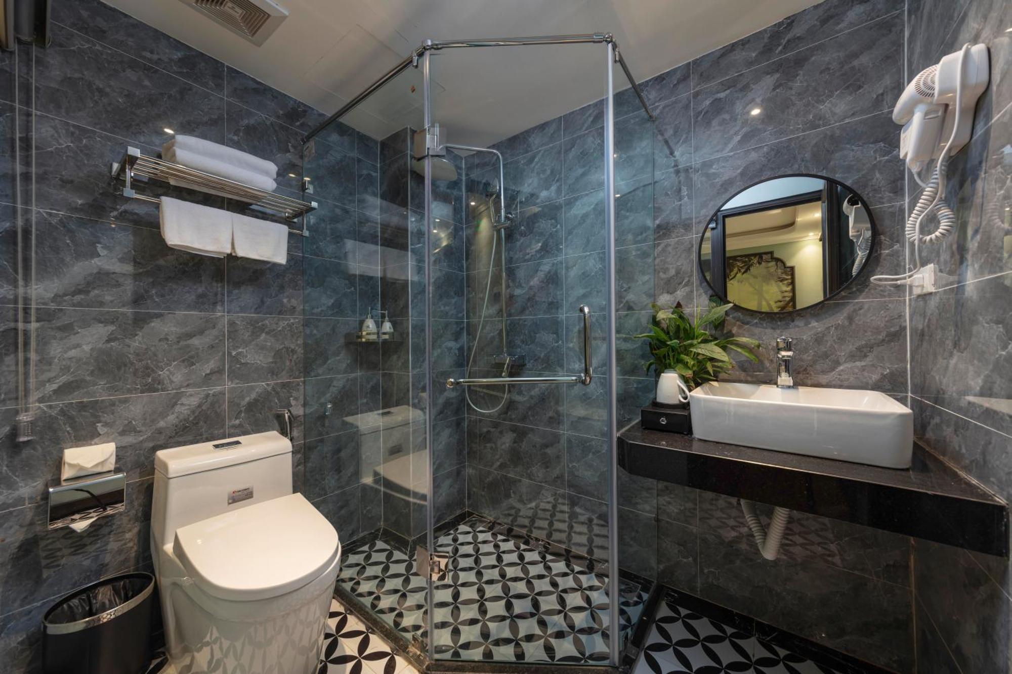 Madelise Amica Hotel And Travel Hanoi Room photo